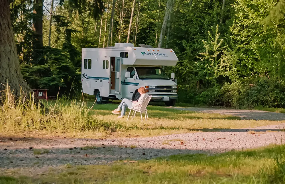 Camper bij Lake Goodwin