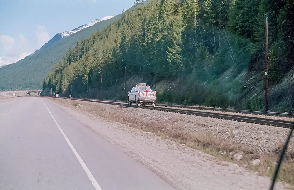 Yellowhead HWY met spoorlijn