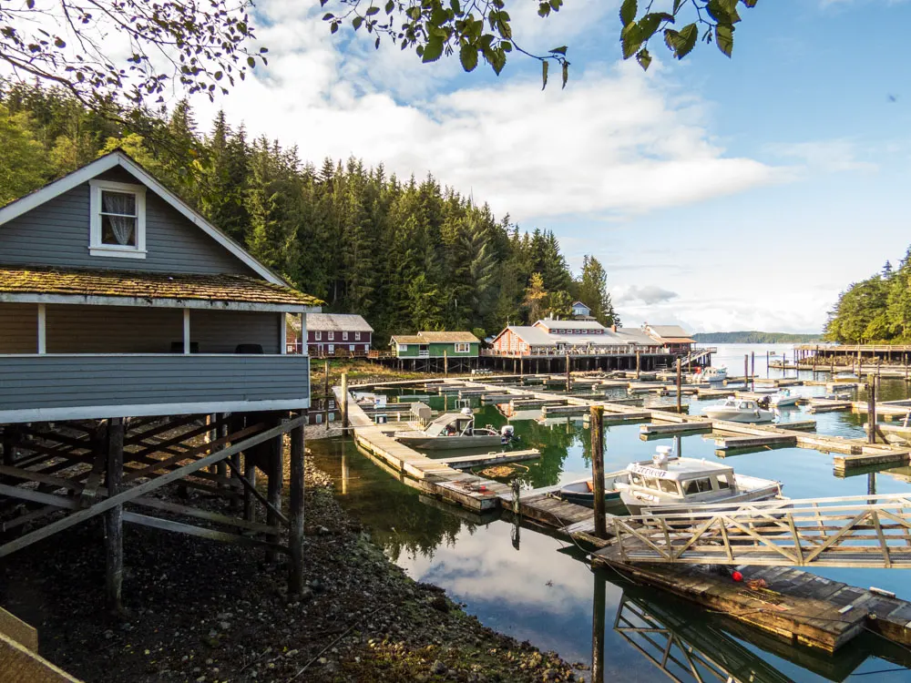 Haven en huizen van Telegraph Cove